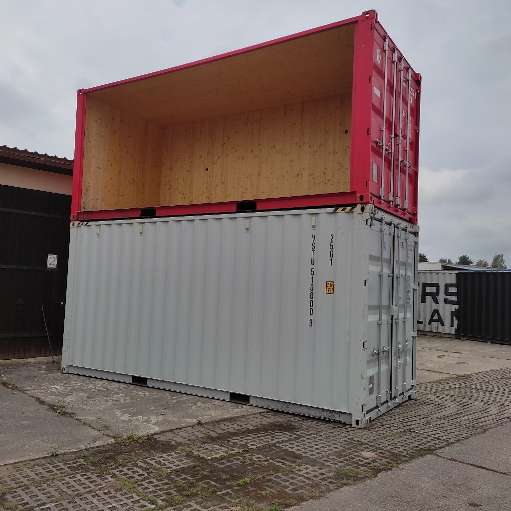 offener Container mit Holzverkleidung Decke - Wände